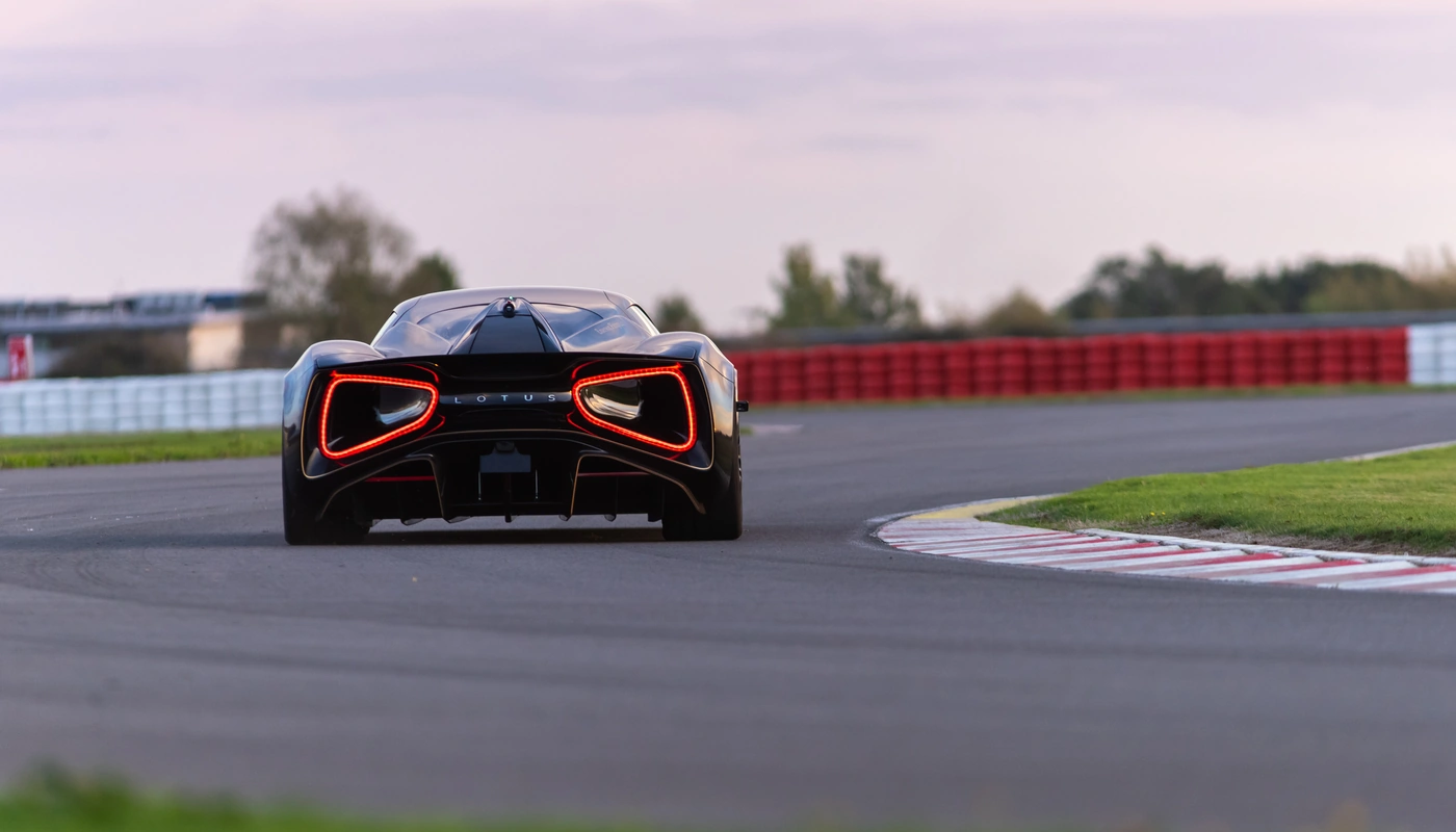 Lotus Evija - Contexto Entorno Real Contexto Conduciendo Exterior Trasera