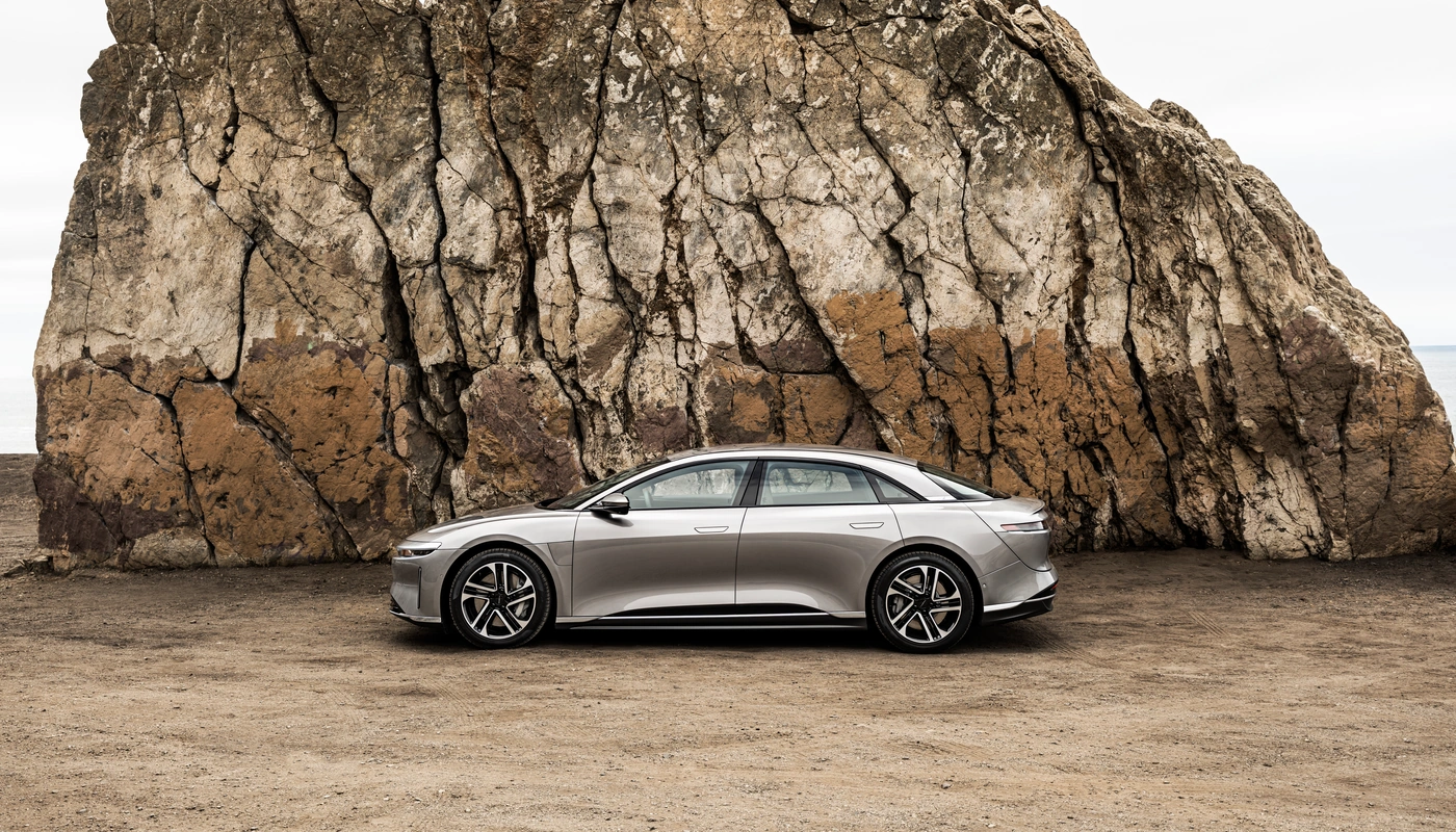 Lucid Air - Contexto Entorno Real Contexto Aparcado Exterior Lateral Izquierda
