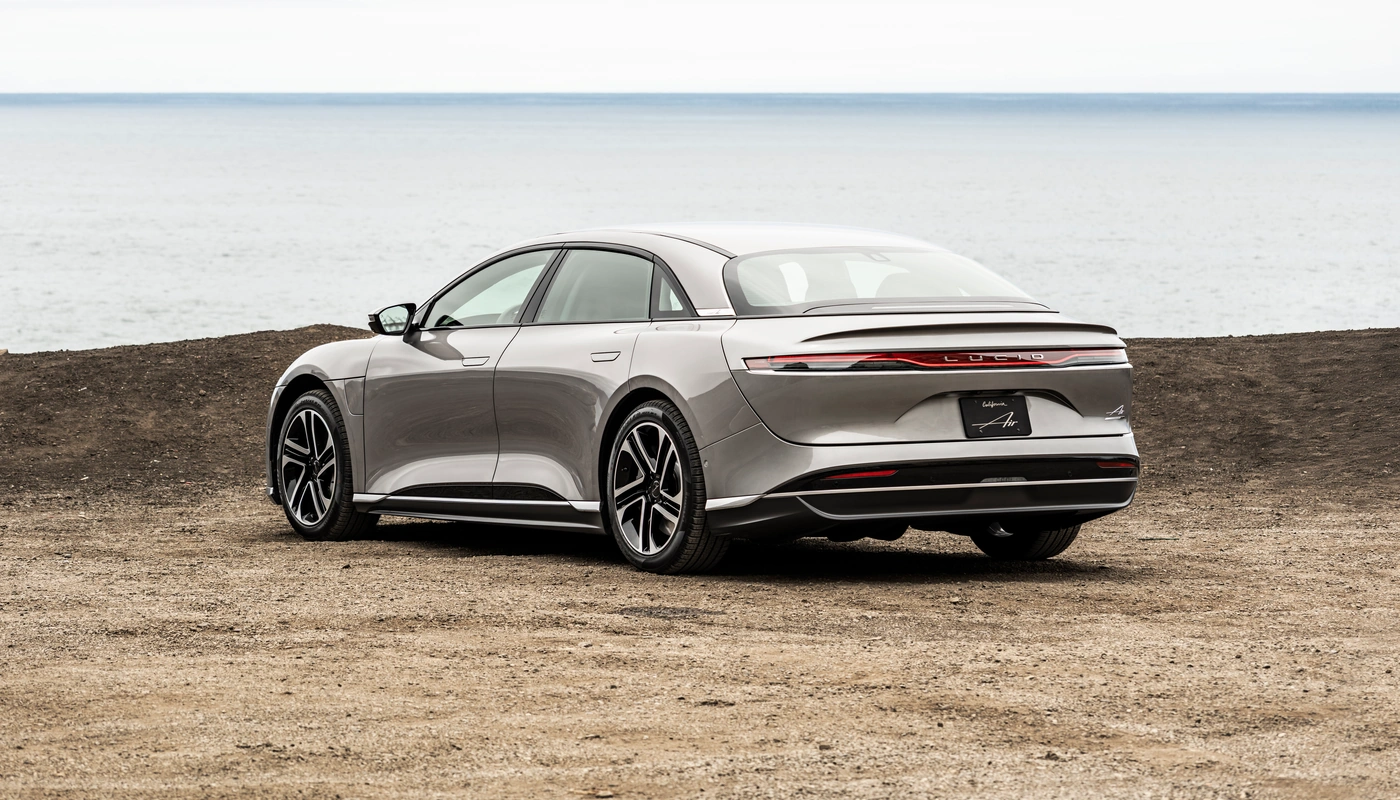 Lucid Air - Contexto Entorno Real Contexto Aparcado Exterior Trasera Derecha Exterior Lateral Izquierda