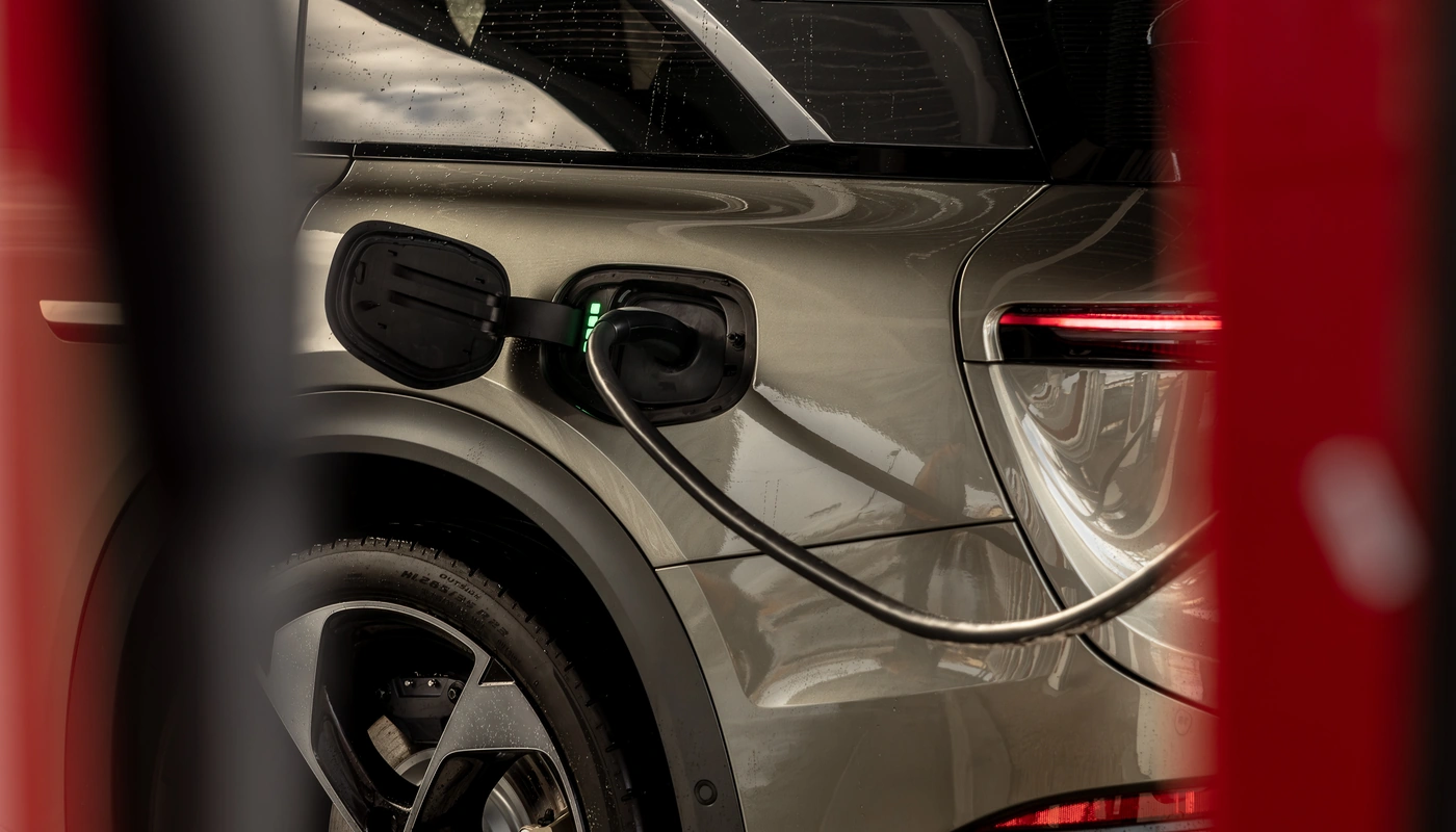 Lucid Gravity - Carga Puerto Y Cable