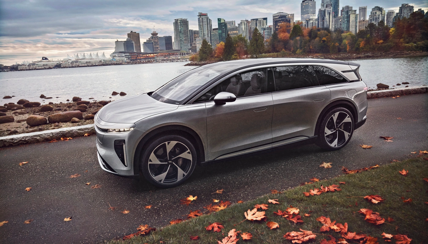 Lucid Gravity - Contexto Entorno Real Contexto Aparcado Exterior Frontal Izquierda