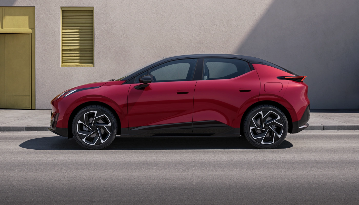 Lynkco 02 - Contexto Estudio Recortado Contexto Aparcado Exterior Lateral Izquierda