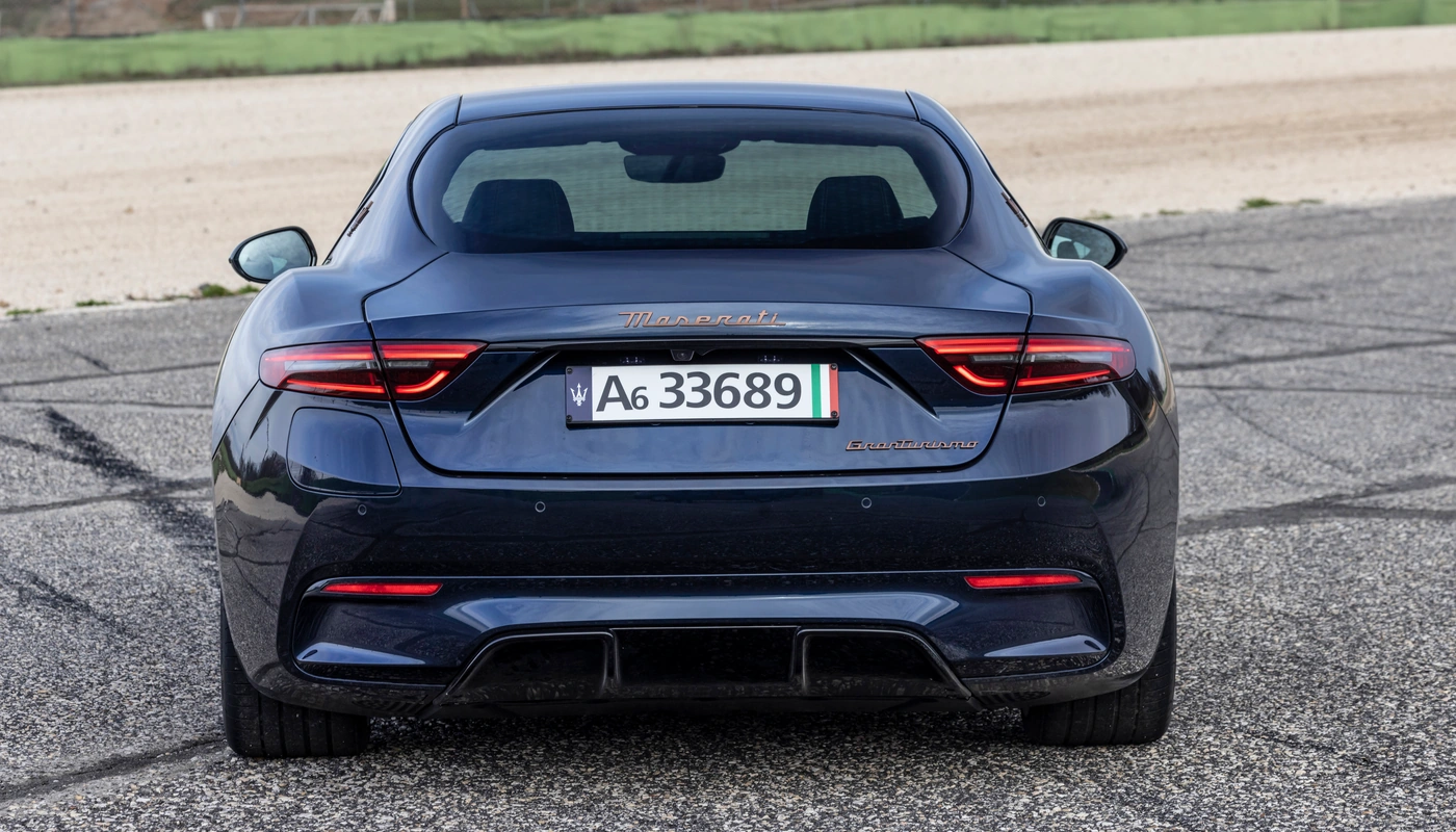 Maserati Granturismo - Contexto Entorno Real Contexto Aparcado Exterior Trasera