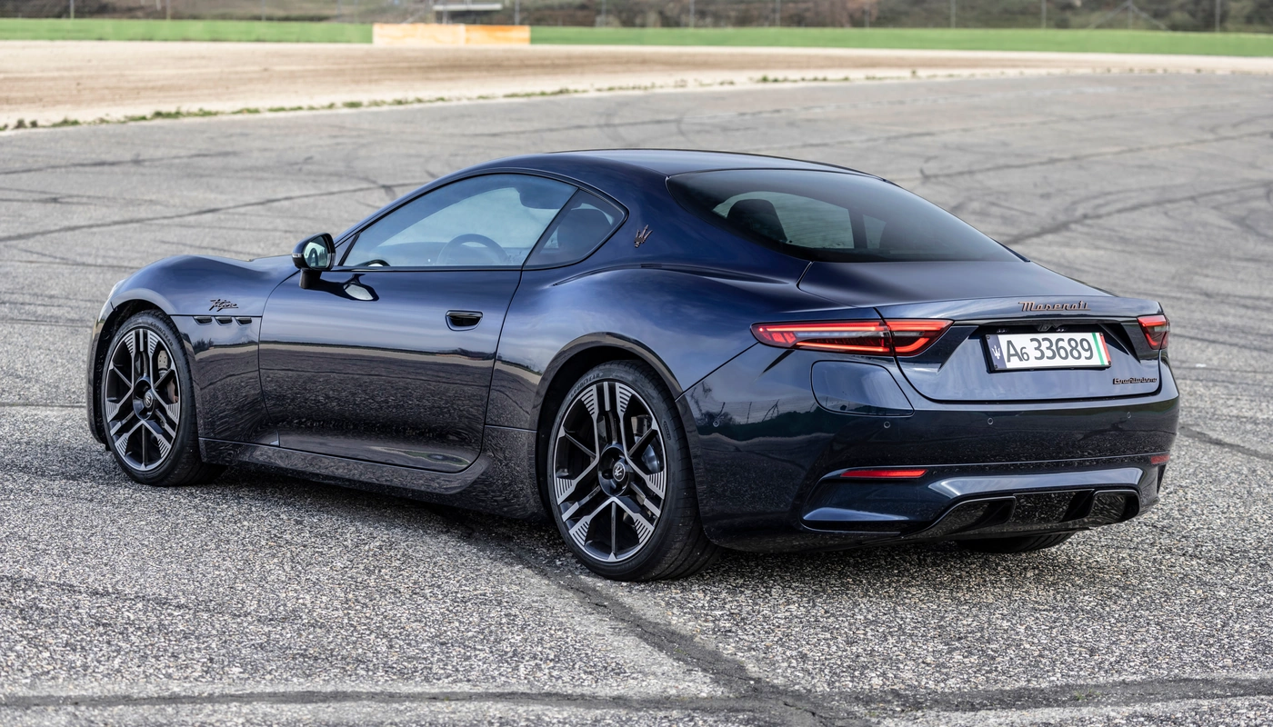 Maserati Granturismo - Contexto Entorno Real Contexto Aparcado Exterior Trasera Derecha