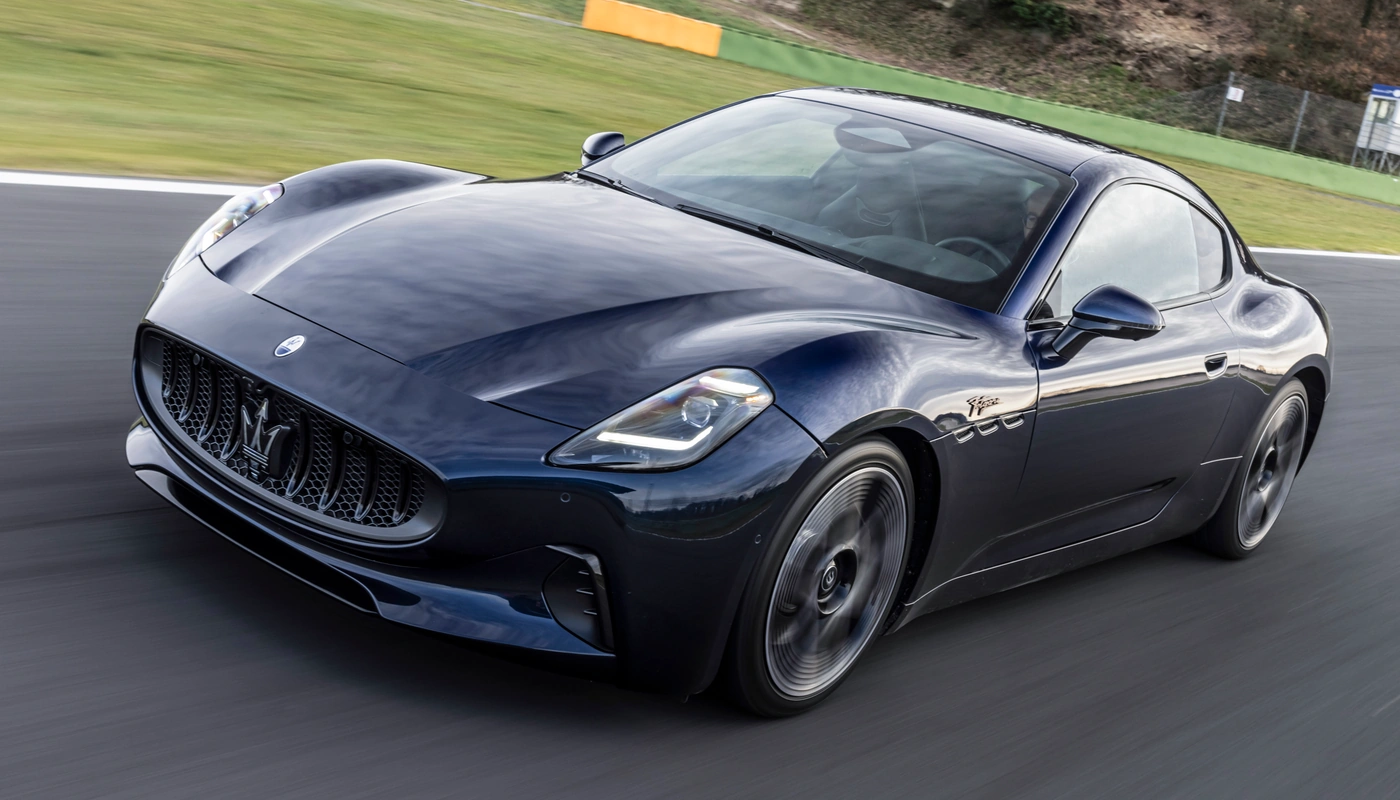 Maserati Granturismo - Contexto Entorno Real Contexto Conduciendo Exterior Frontal Izquierda