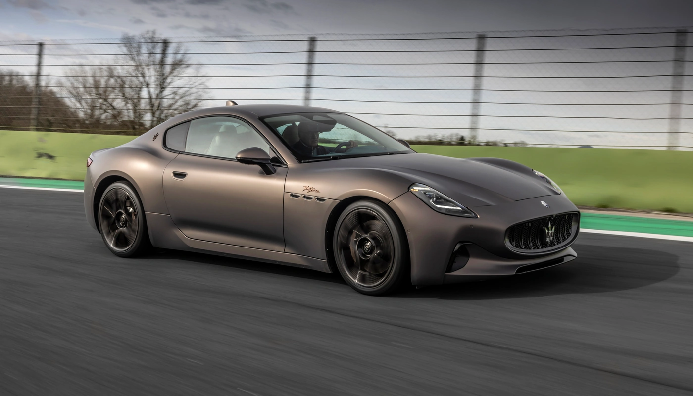 Maserati Granturismo - Contexto Entorno Real Contexto Conduciendo Exterior Lateral Derecha