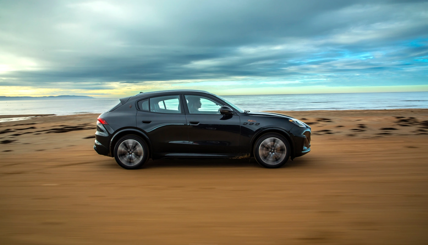 Maserati Grecale - Contexto Entorno Real Contexto Conduciendo Exterior Lateral Derecha