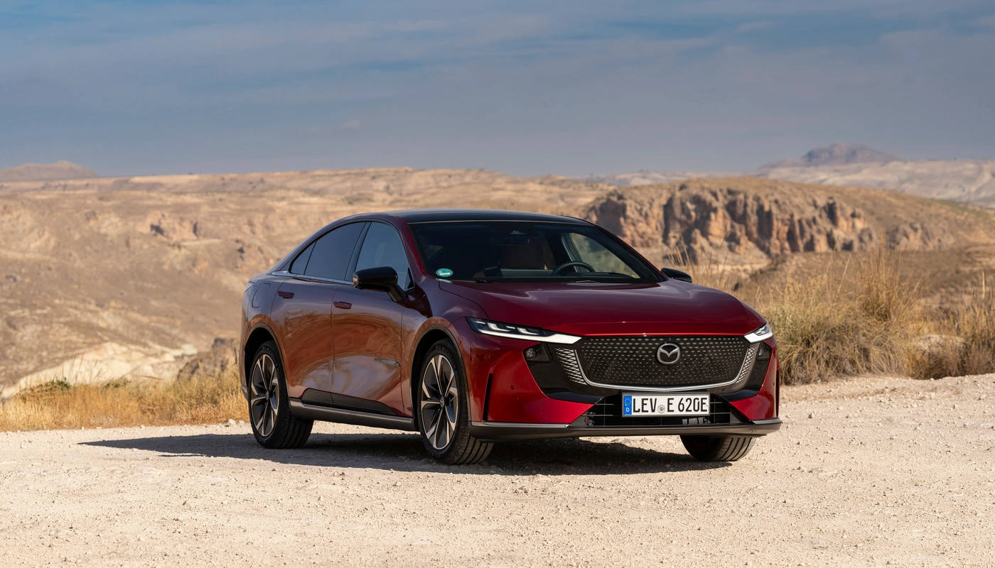 Mazda 6e - Contexto Entorno Real Contexto Aparcado Exterior Frontal Derecha