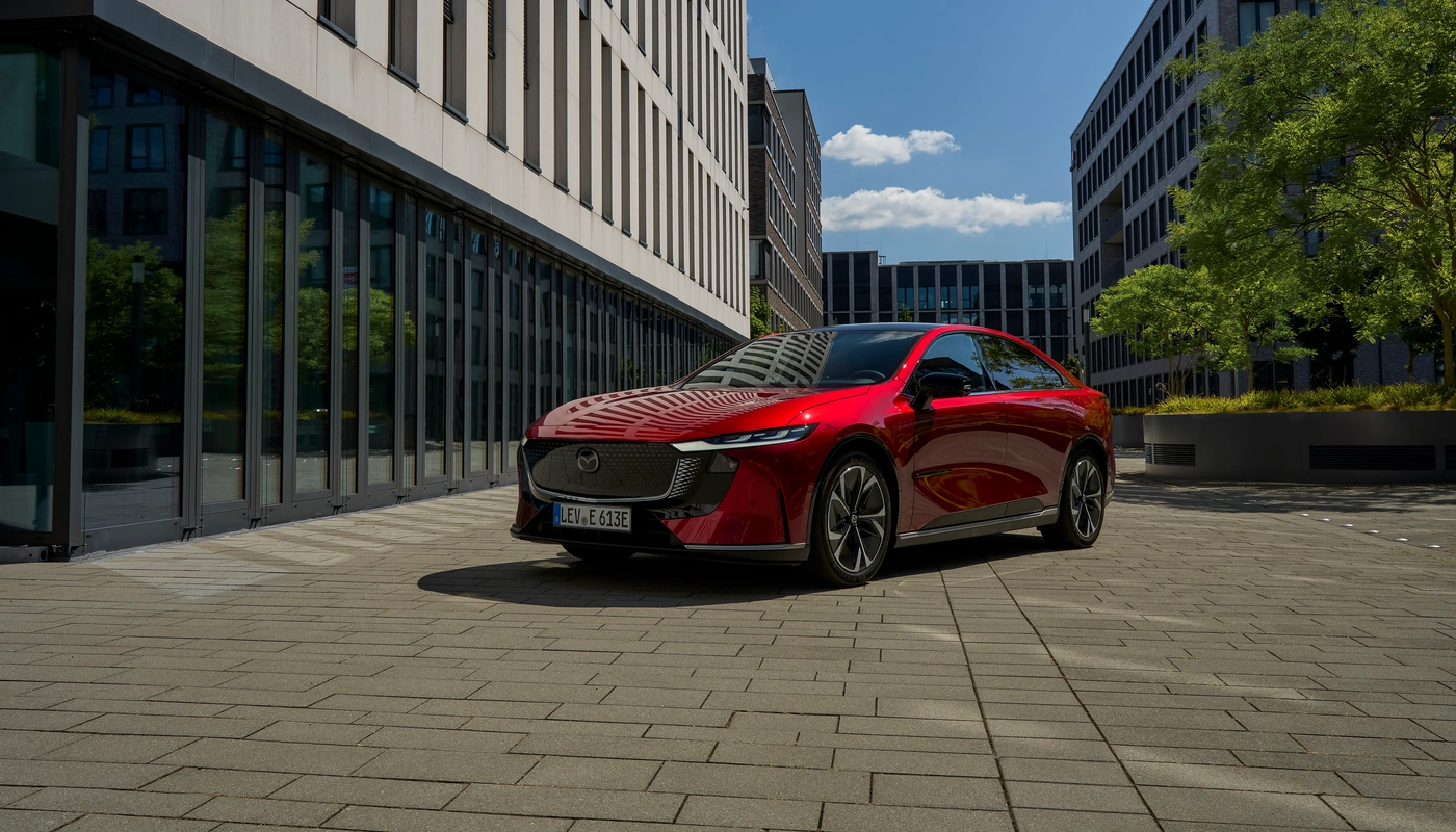 Mazda 6e - Contexto Entorno Real Contexto Aparcado Exterior Frontal Izquierda