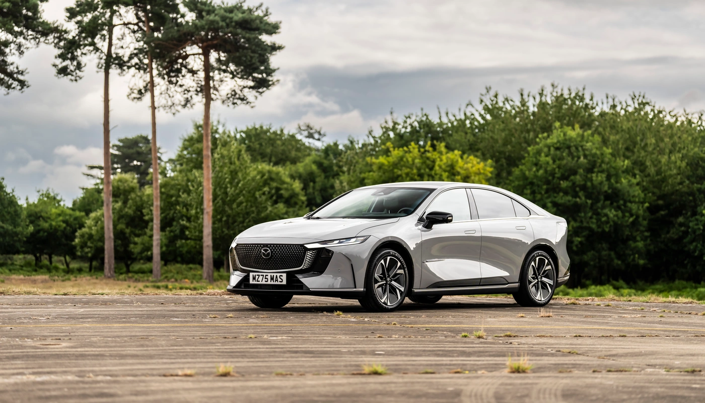Mazda 6e - Contexto Entorno Real Contexto Aparcado Exterior Frontal Izquierda