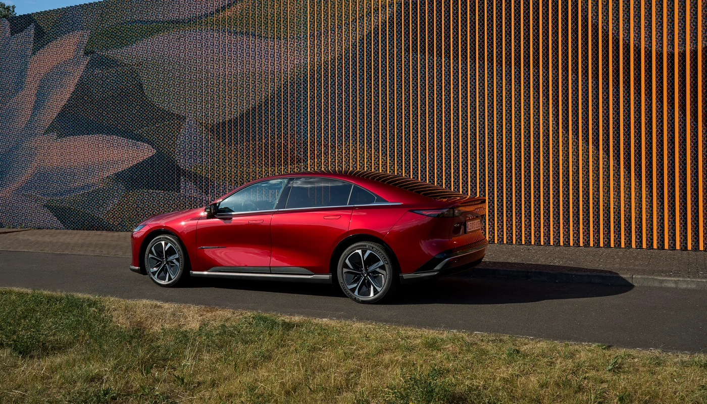 Mazda 6e - Contexto Entorno Real Contexto Aparcado Exterior Lateral Izquierda