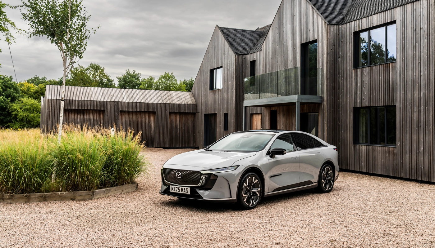 Mazda 6e - Contexto Entorno Real Contexto Aparcado Exterior Lateral Izquierda