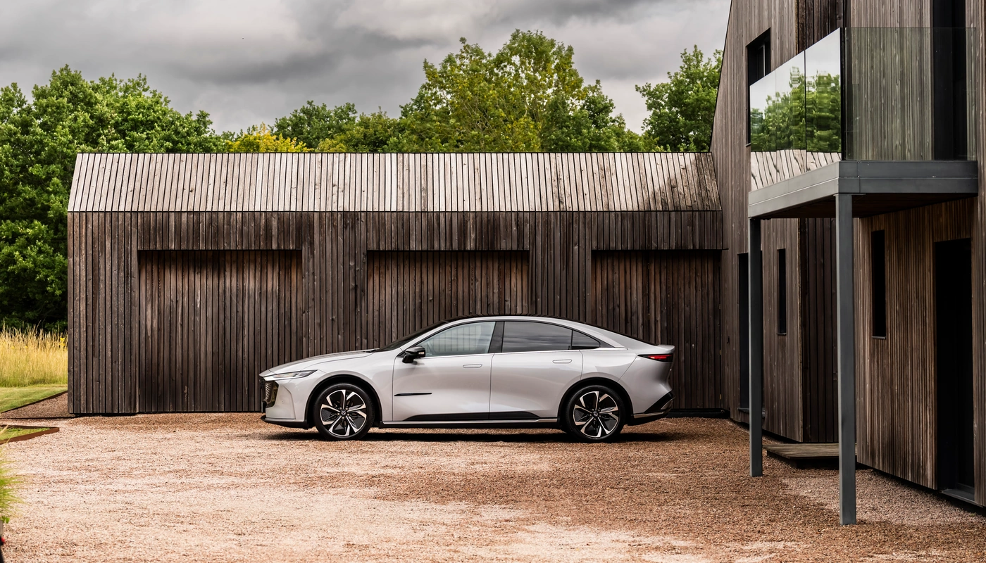 Mazda 6e - Contexto Entorno Real Contexto Aparcado Exterior Lateral Izquierda