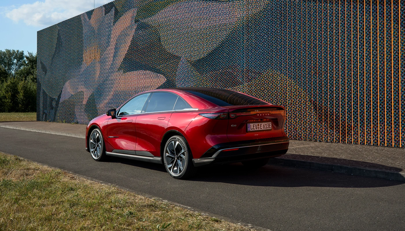 Mazda 6e - Contexto Entorno Real Contexto Aparcado Exterior Trasera Derecha