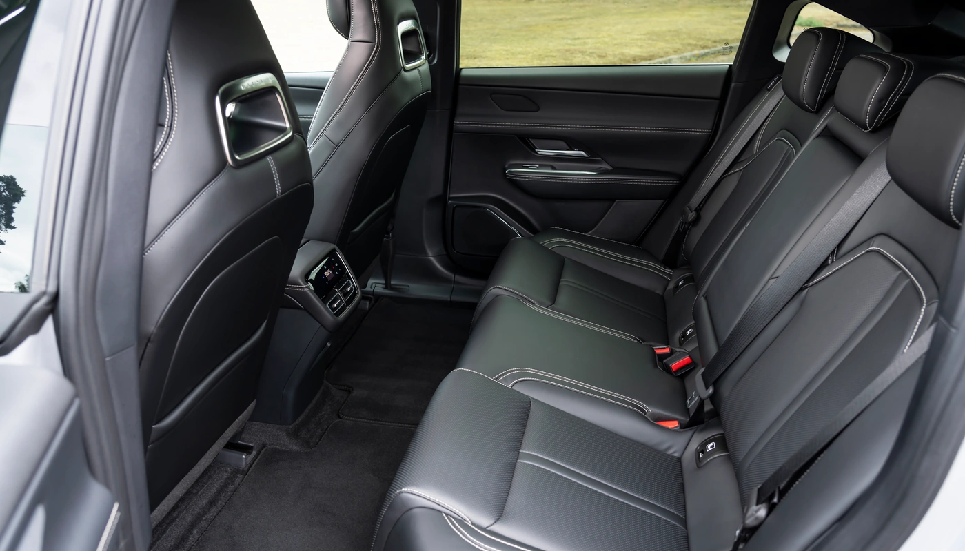 Mazda 6e - Interior Asientos Traseros