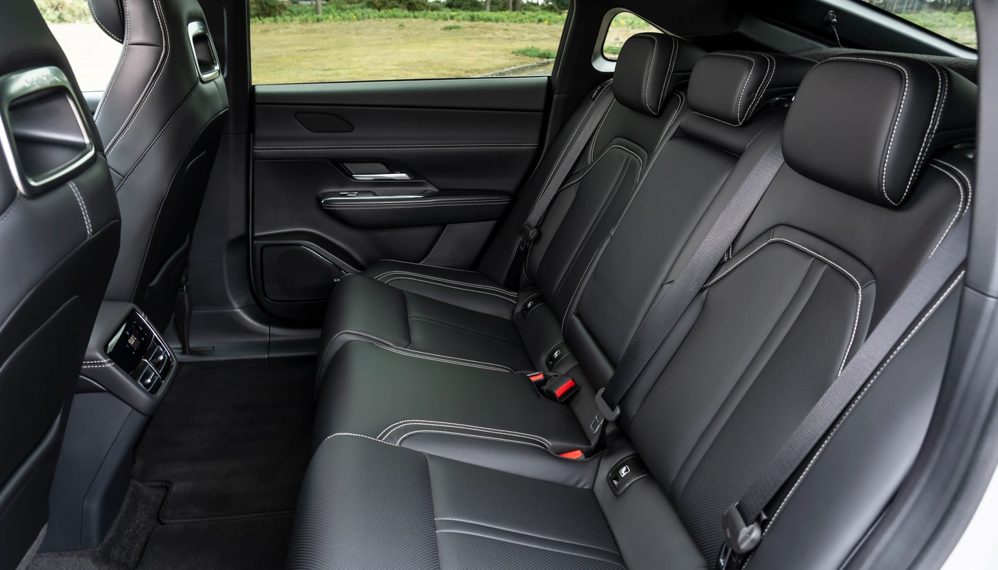 Mazda 6e - Interior Asientos Traseros