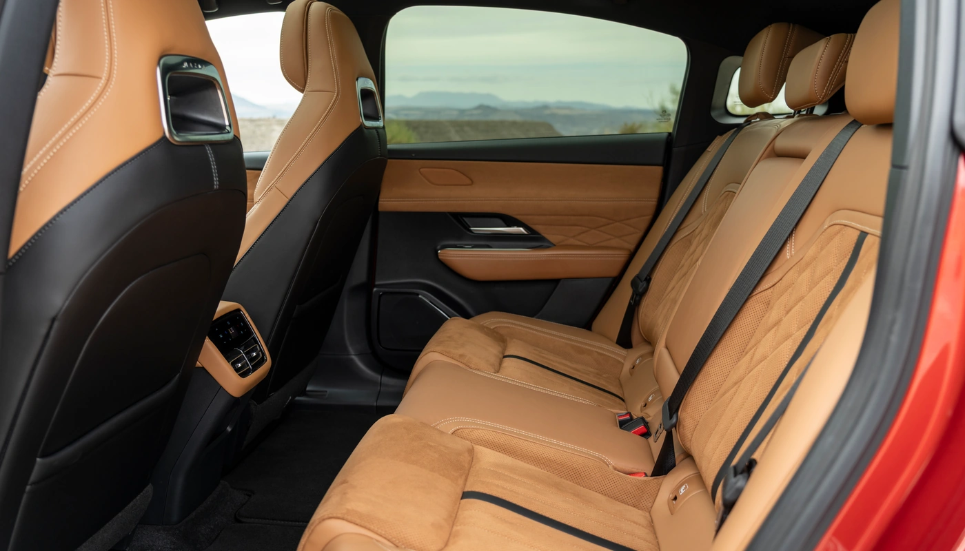 Mazda 6e - Interior Asientos Traseros
