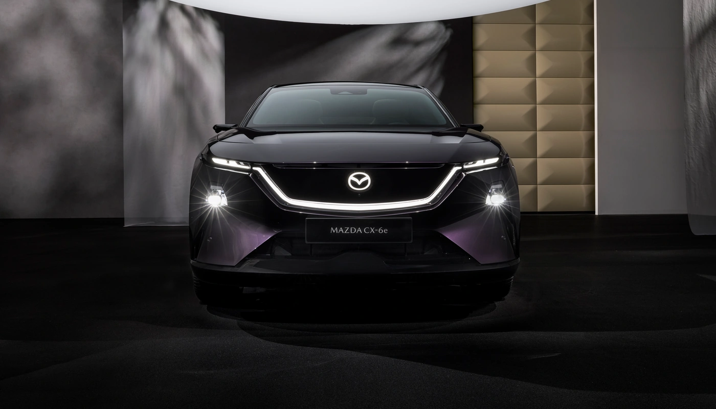 Mazda Cx 6e - Contexto Estudio Contexto Aparcado Exterior Frontal