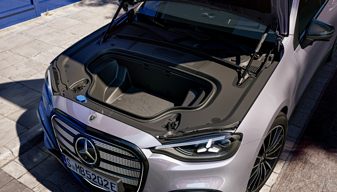 Mercedes Benz C - Almacenamiento Maletero Delantero