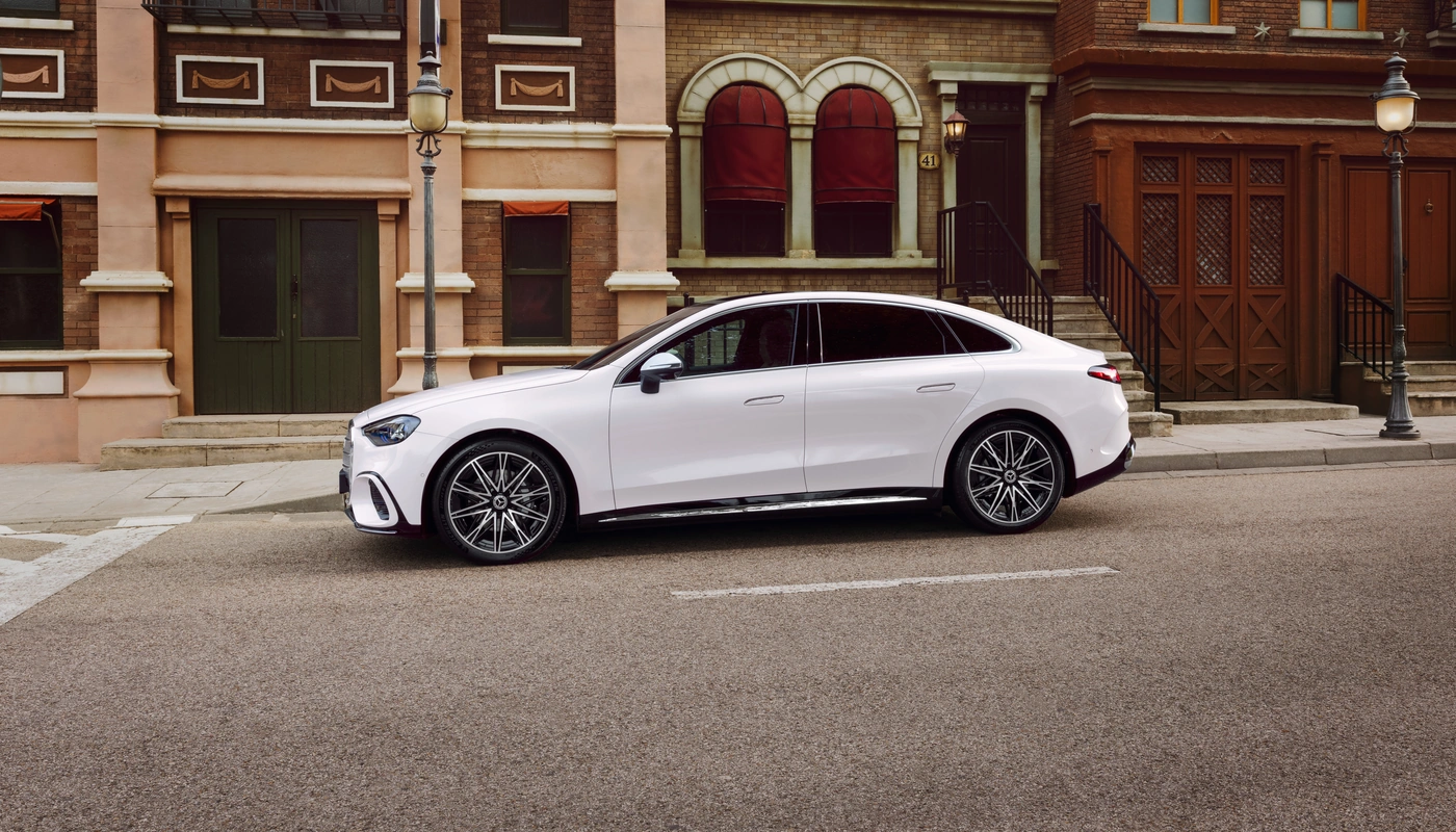 Mercedes Benz C - Contexto Entorno Real Contexto Conduciendo Exterior Lateral Izquierda