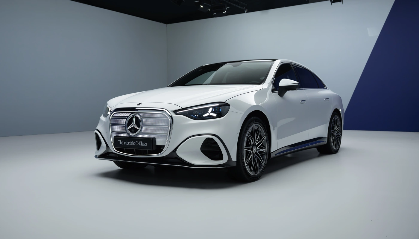 Mercedes Benz C - Contexto Estudio Exterior Frontal Izquierda