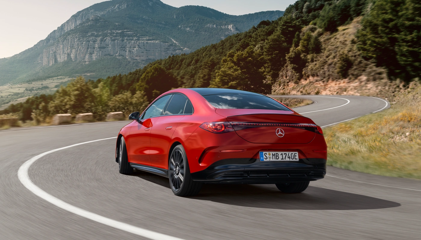 Mercedes Benz Cla - Contexto Entorno Real Contexto Conduciendo Exterior Trasera Derecha