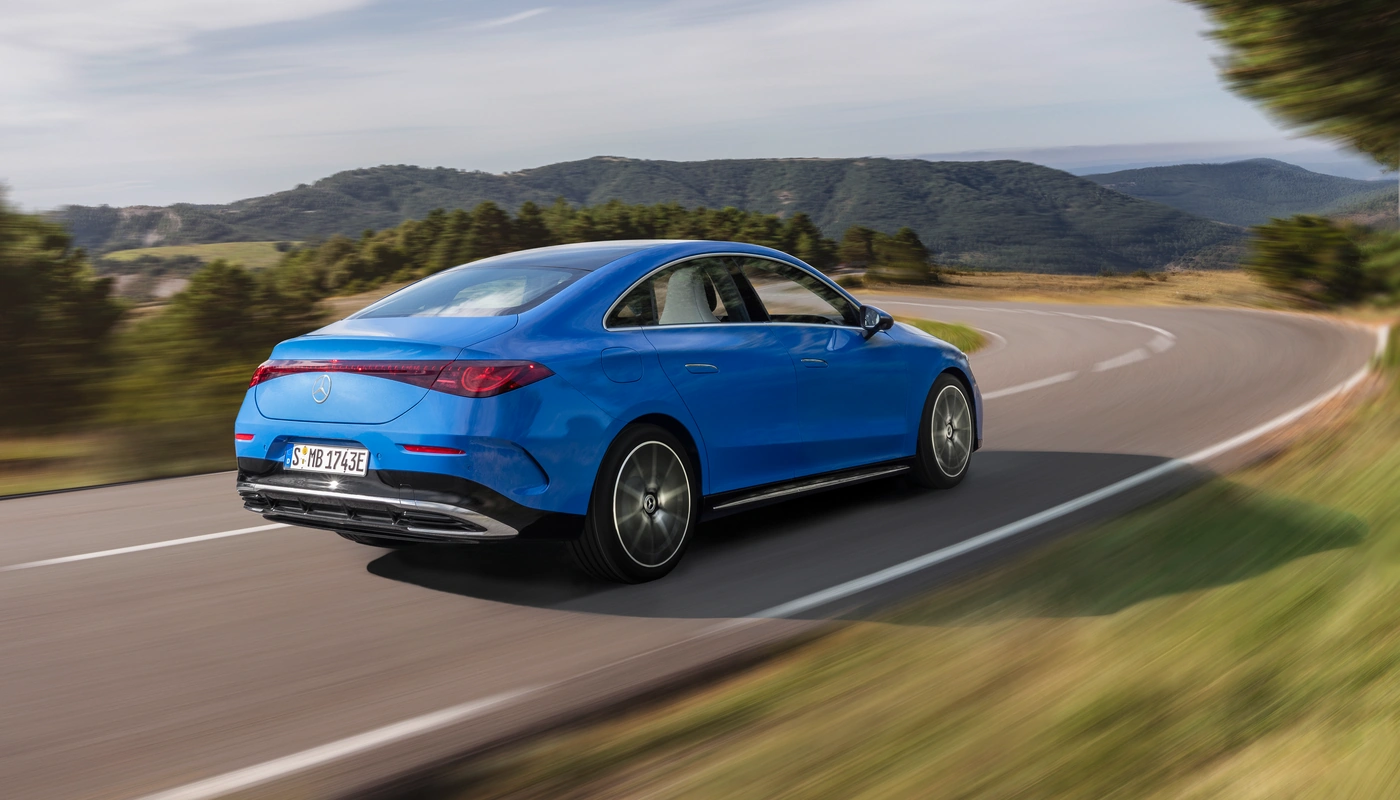 Mercedes Benz Cla - Contexto Entorno Real Contexto Conduciendo Exterior Trasera Izquierda