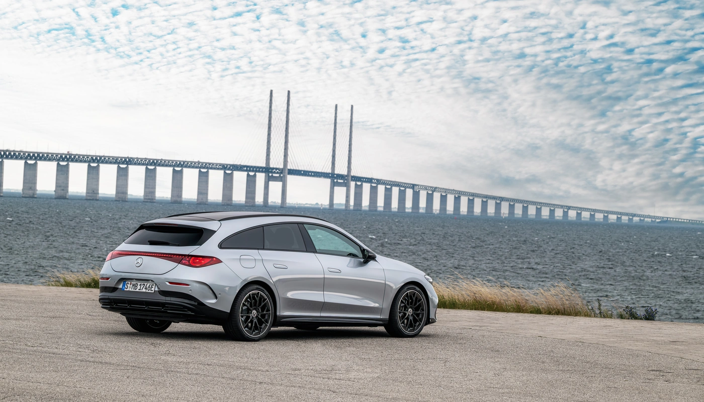 Mercedes Benz Cla Shooting Brake - Contexto Entorno Real Contexto Aparcado Exterior Lateral Derecha