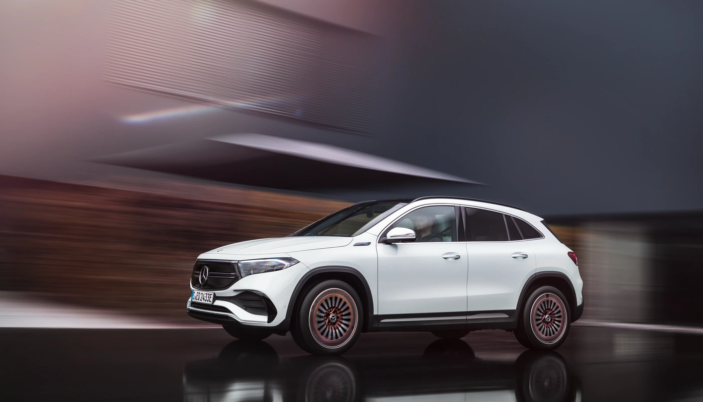 Mercedes Benz Eqa - Contexto Entorno Real Contexto Conduciendo Exterior Lateral Izquierda