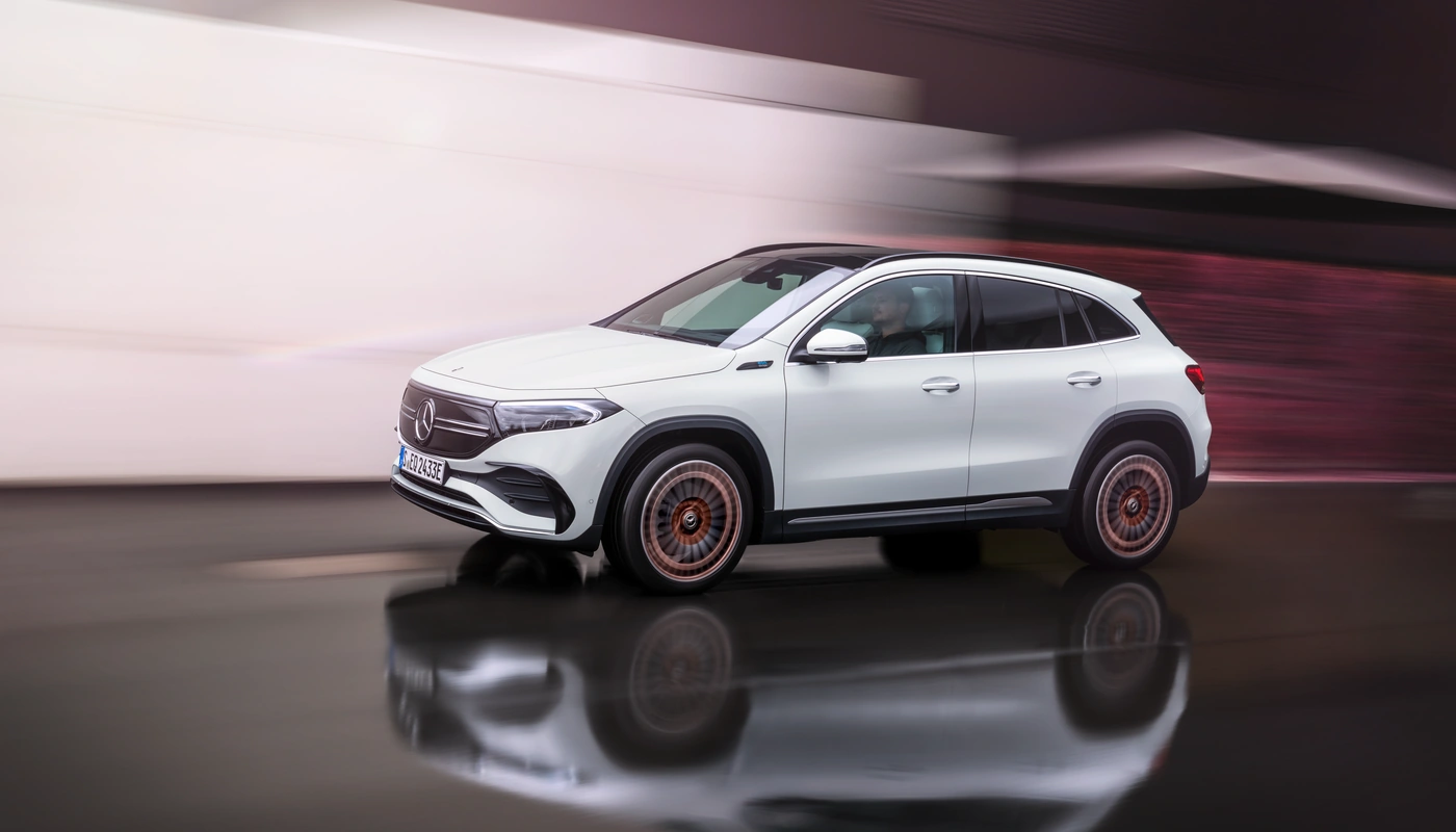 Mercedes Benz Eqa - Contexto Entorno Real Contexto Conduciendo Exterior Lateral Izquierda