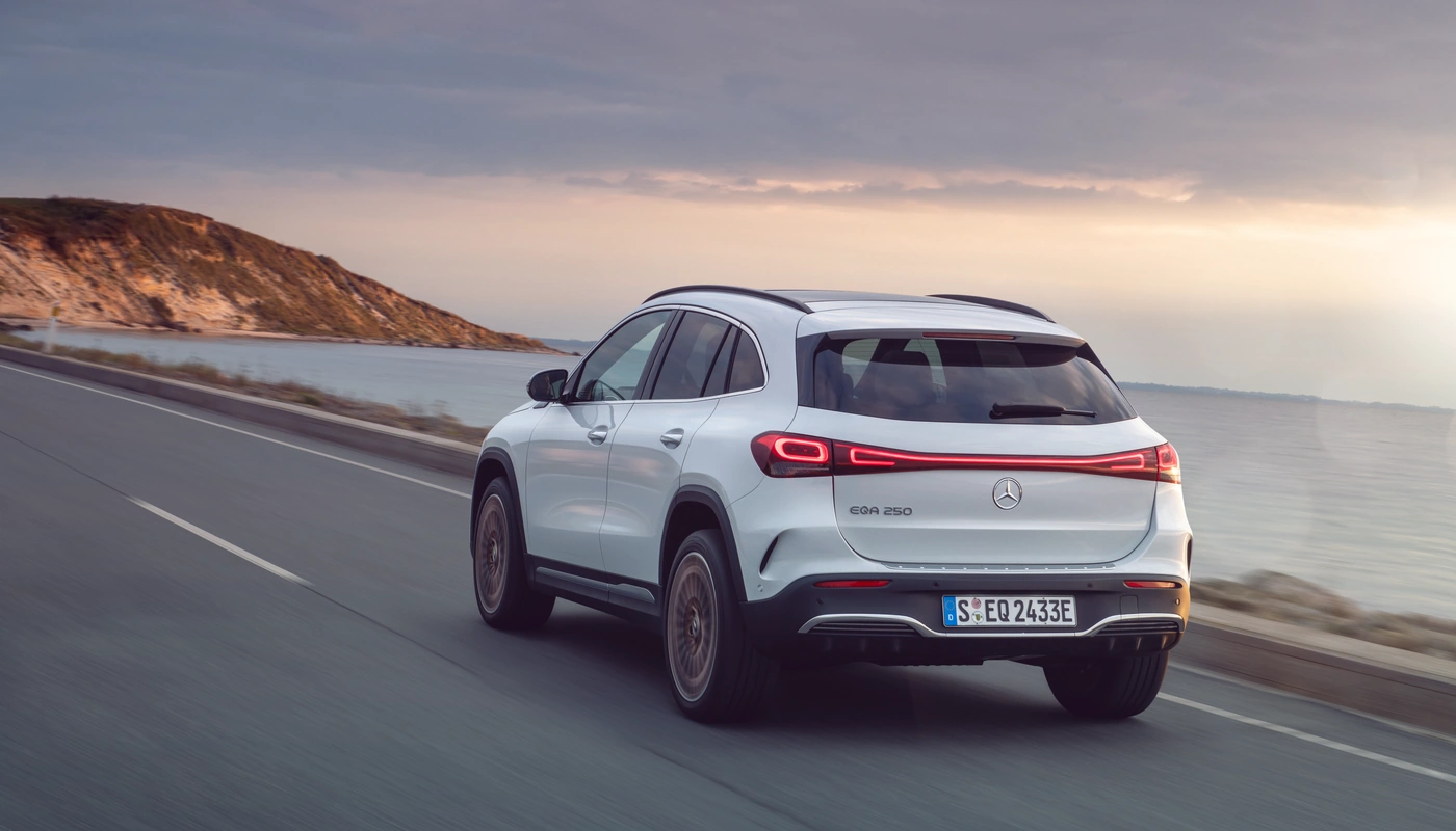 Mercedes Benz Eqa - Contexto Entorno Real Contexto Conduciendo Exterior Trasera Derecha