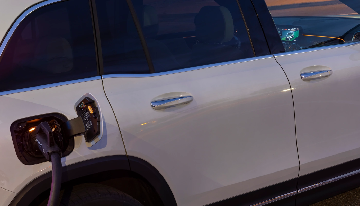 Mercedes Benz Eqb - Carga Puerto Y Cable