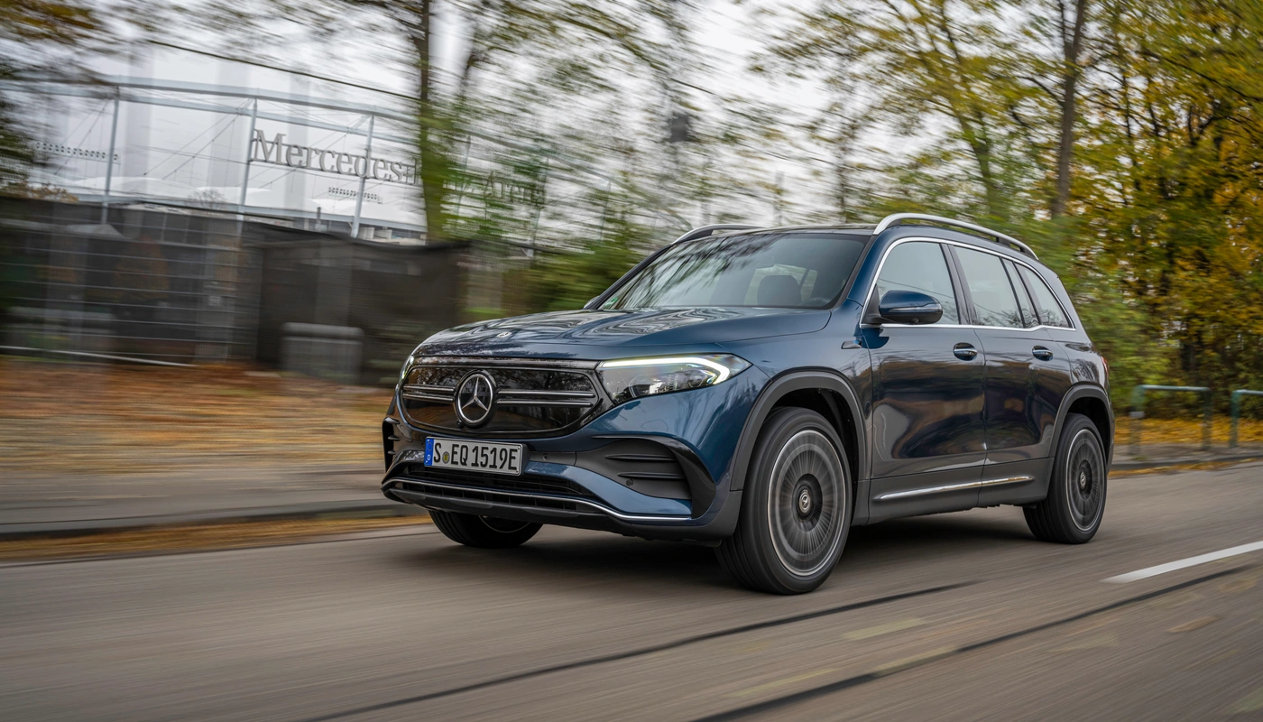 Mercedes Benz Eqb - Contexto Entorno Real Contexto Conduciendo Exterior Frontal Izquierda