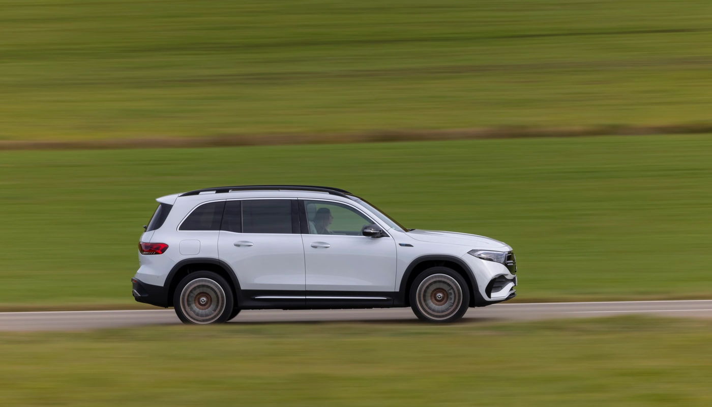 Mercedes Benz Eqb - Contexto Entorno Real Contexto Conduciendo Exterior Lateral Derecha