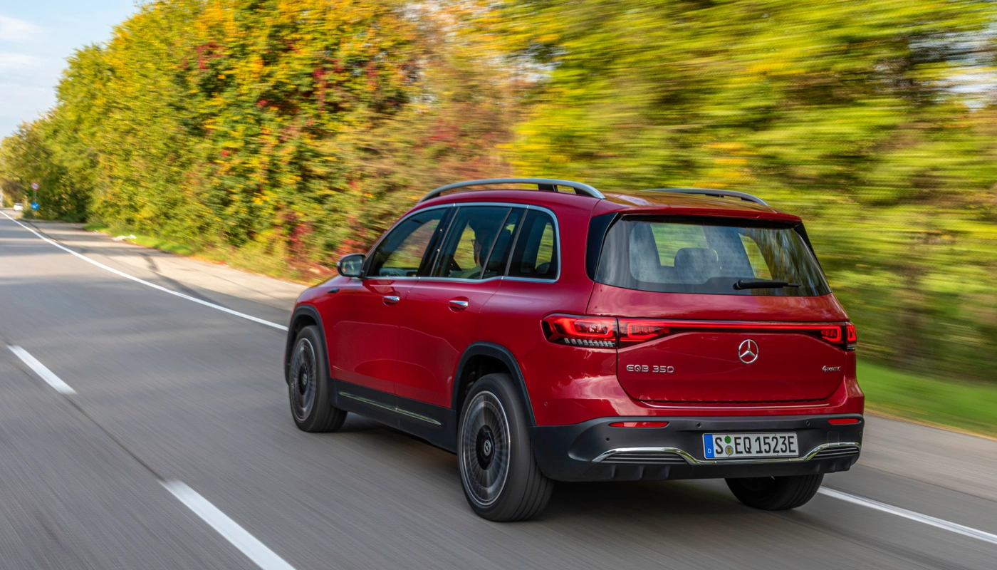 Mercedes Benz Eqb - Contexto Entorno Real Contexto Conduciendo Exterior Trasera Derecha