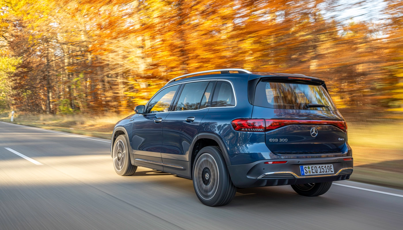 Mercedes Benz Eqb - Contexto Entorno Real Contexto Conduciendo Exterior Trasera Derecha