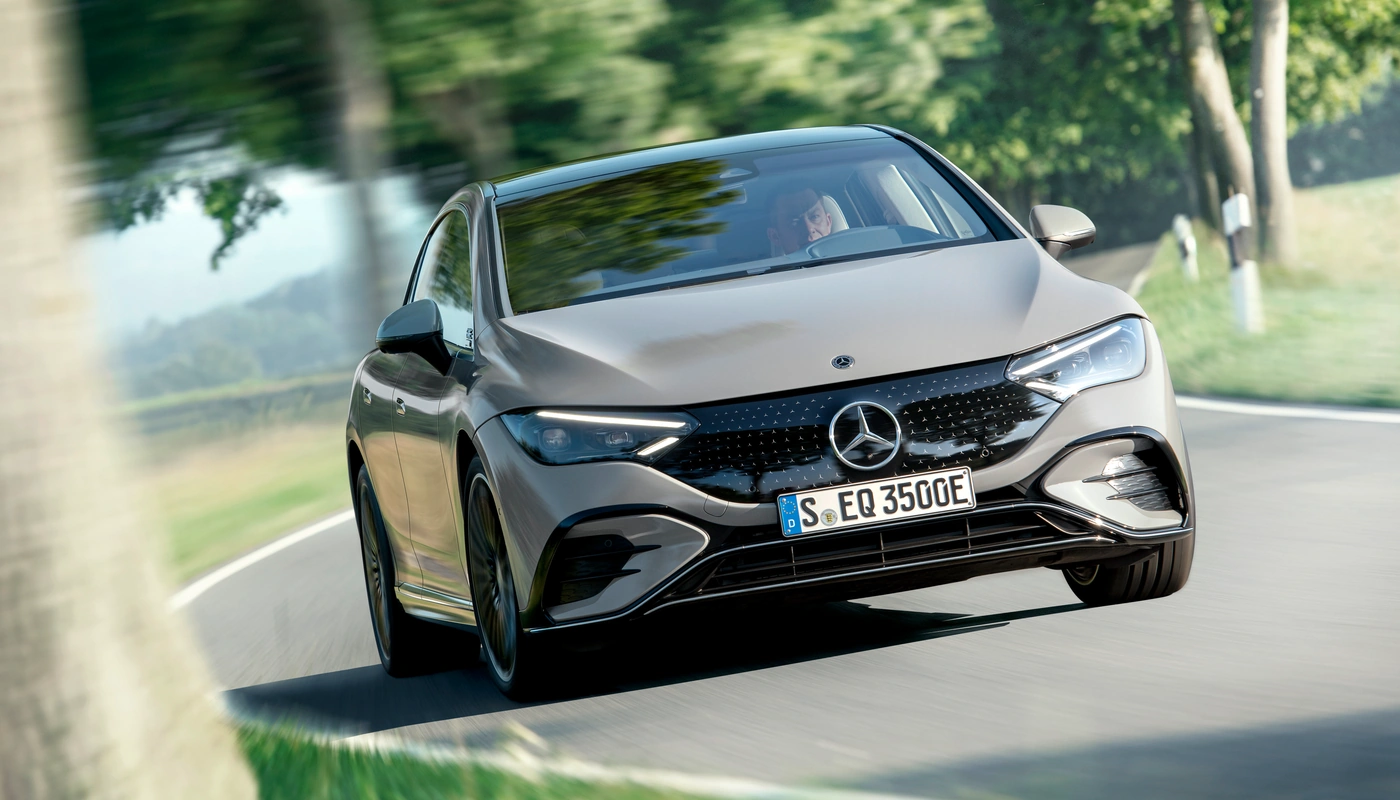 Mercedes Benz Eqe Berlina - Contexto Entorno Real Contexto Conduciendo Exterior Frontal