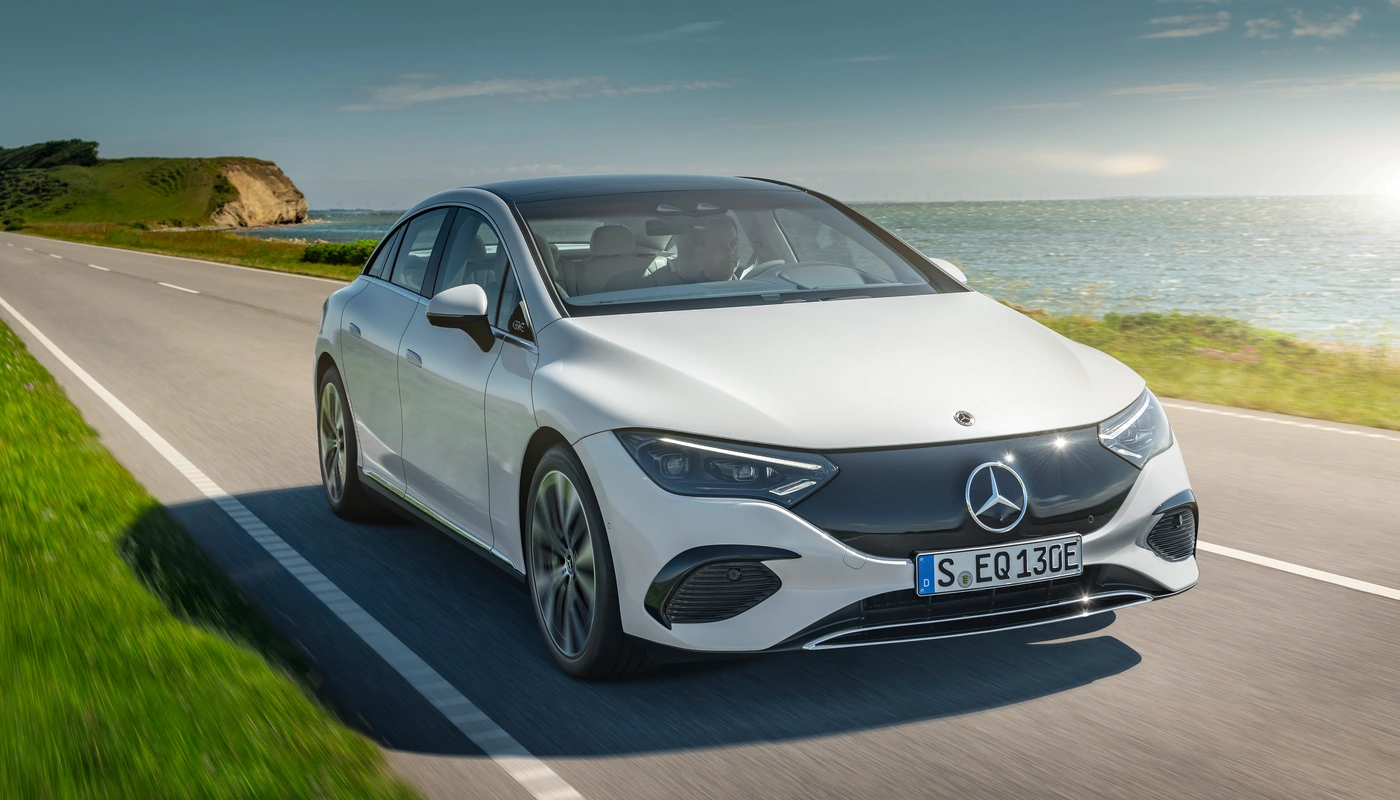 Mercedes Benz Eqe Berlina - Contexto Entorno Real Contexto Conduciendo Exterior Frontal Derecha