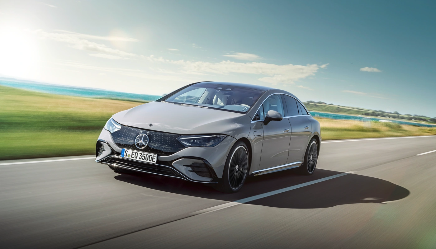 Mercedes Benz Eqe Berlina - Contexto Entorno Real Contexto Conduciendo Exterior Frontal Izquierda