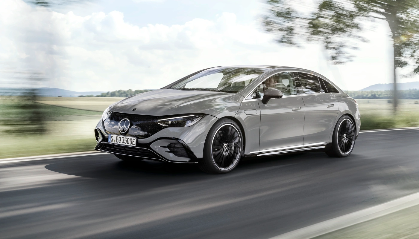 Mercedes Benz Eqe Berlina - Contexto Entorno Real Contexto Conduciendo Exterior Frontal Izquierda