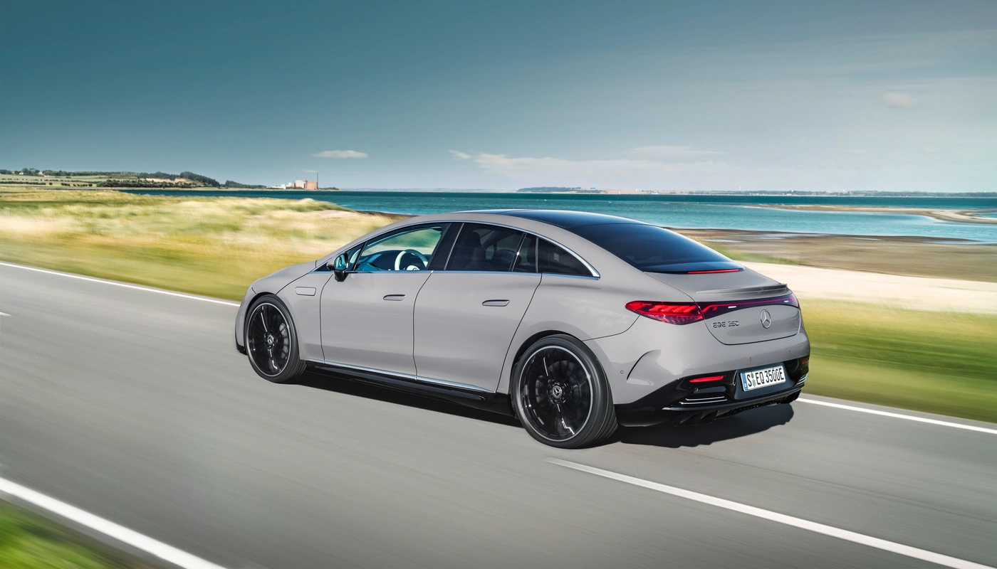 Mercedes Benz Eqe Berlina - Contexto Entorno Real Contexto Conduciendo Exterior Trasera Derecha