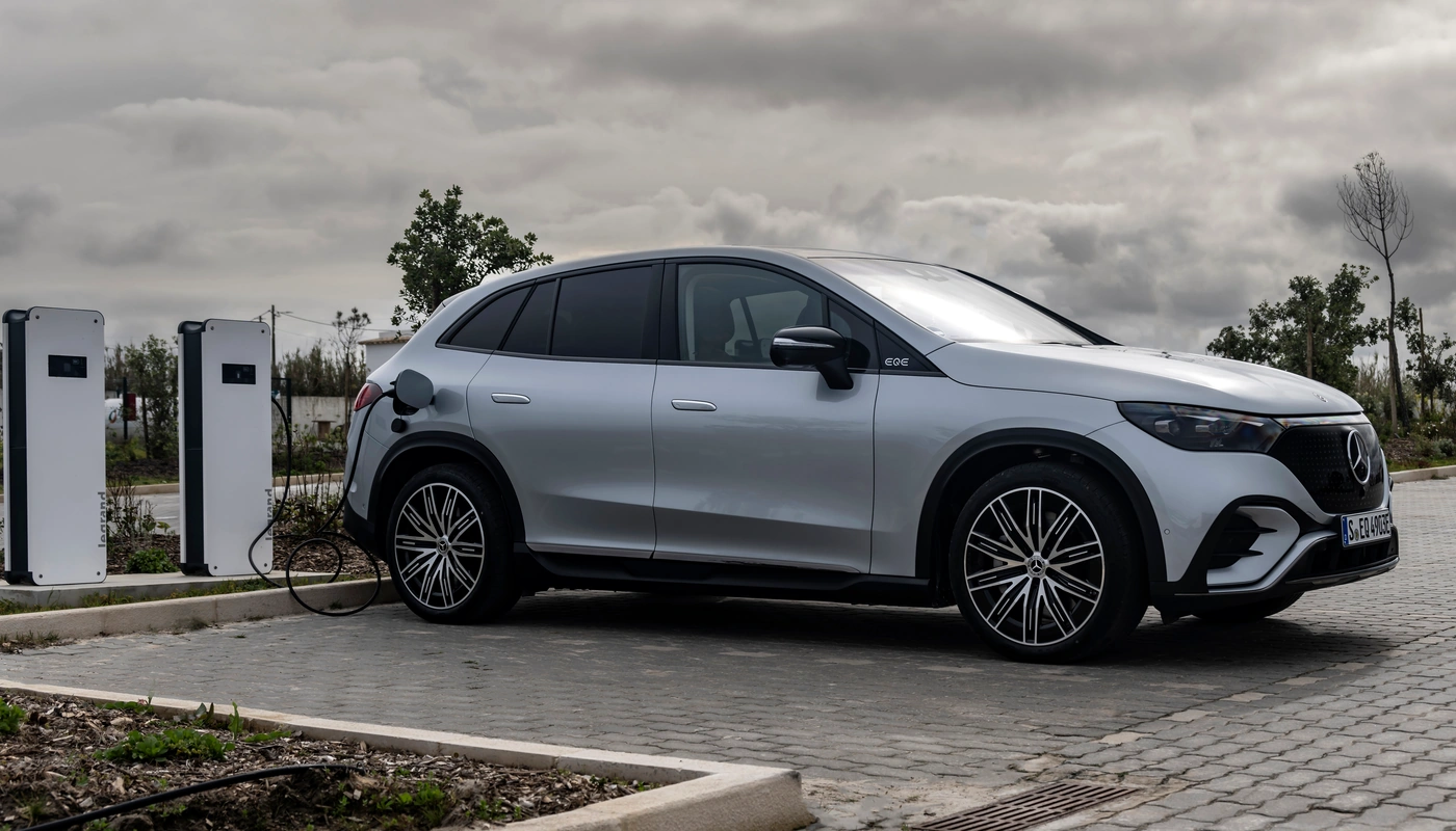 Mercedes Benz Eqe Suv - Carga Estacion