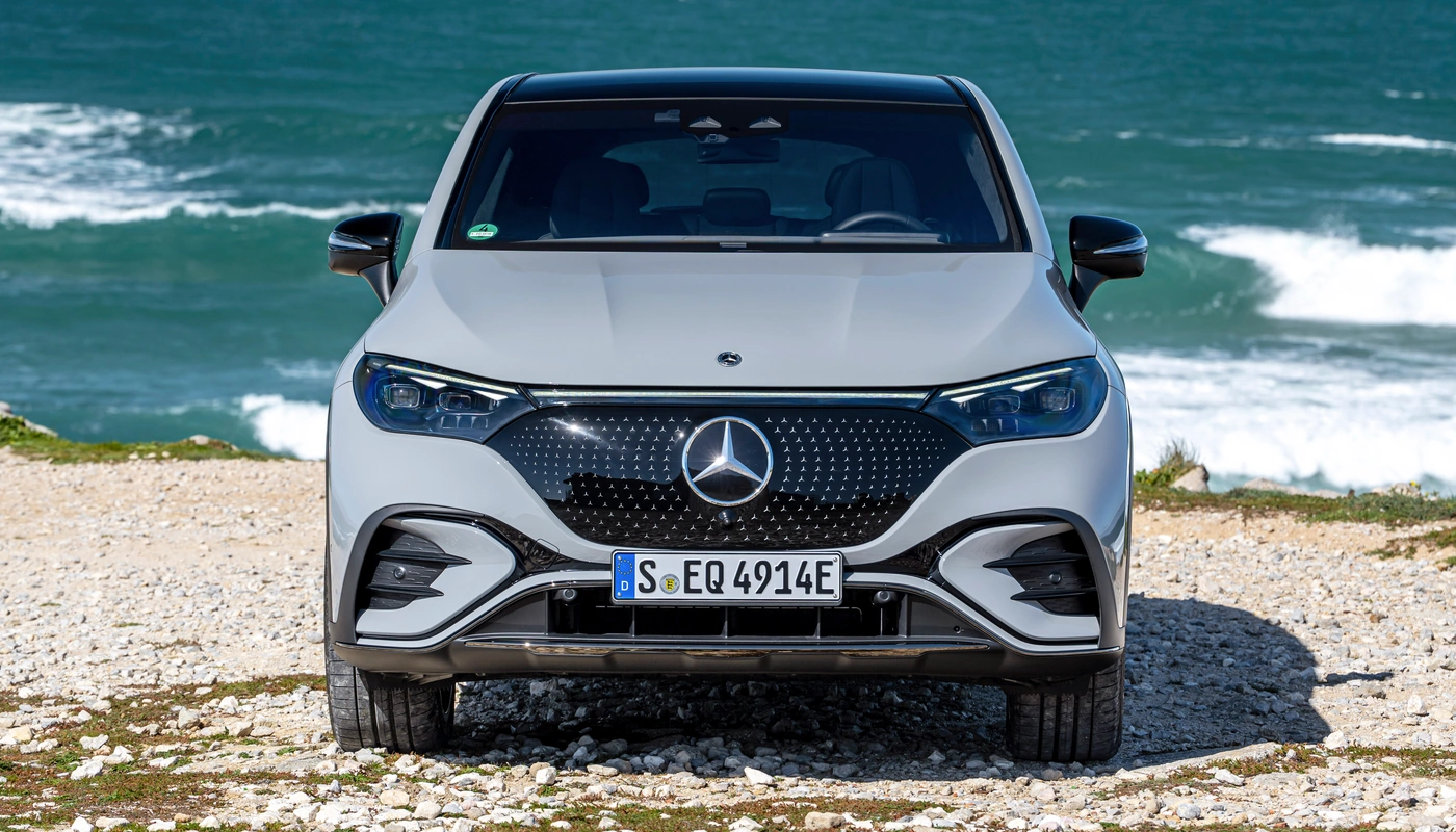 Mercedes Benz Eqe Suv - Contexto Entorno Real Contexto Aparcado Exterior Frontal