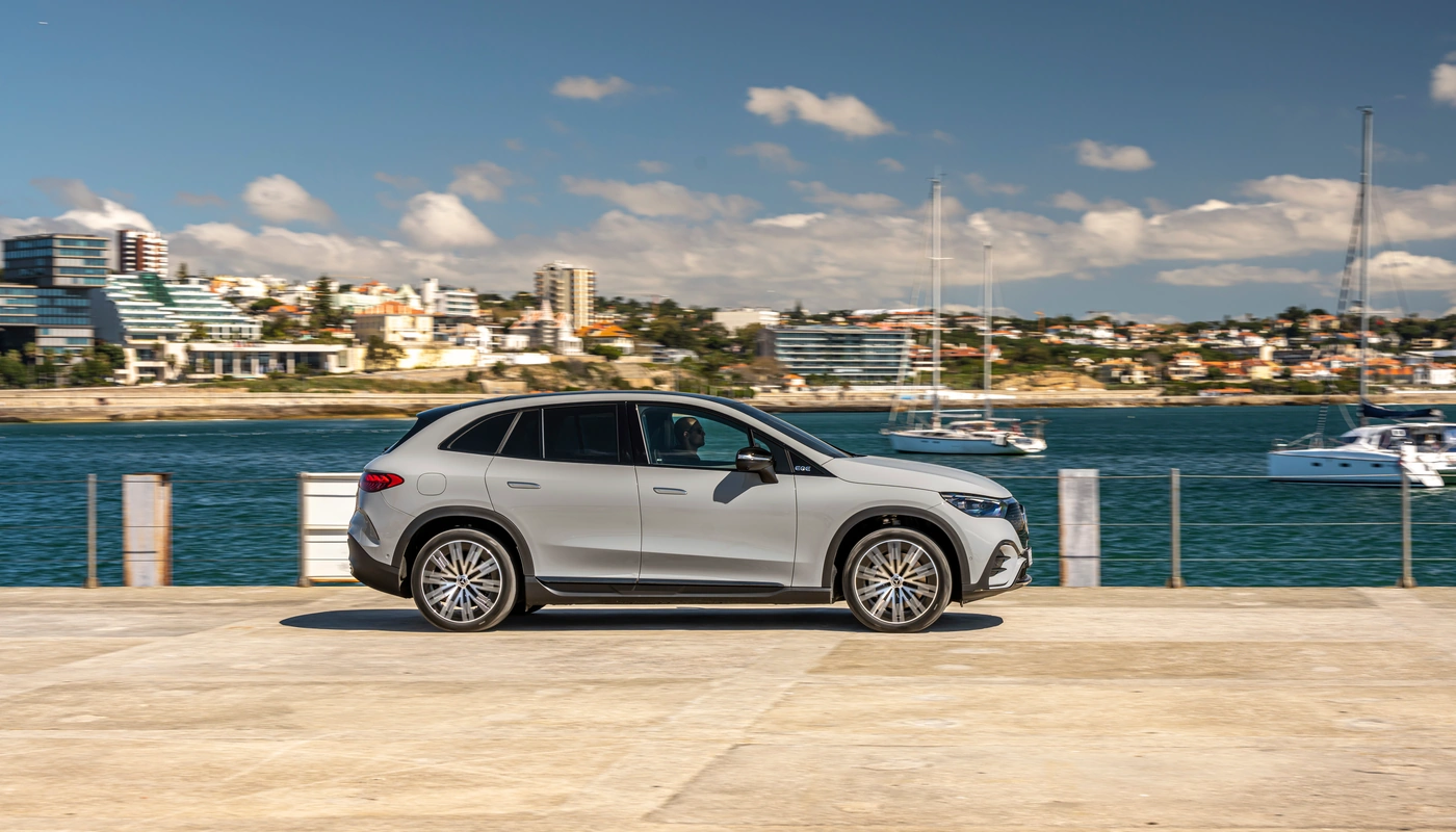 Mercedes Benz Eqe Suv - Contexto Entorno Real Contexto Aparcado Exterior Lateral Derecha