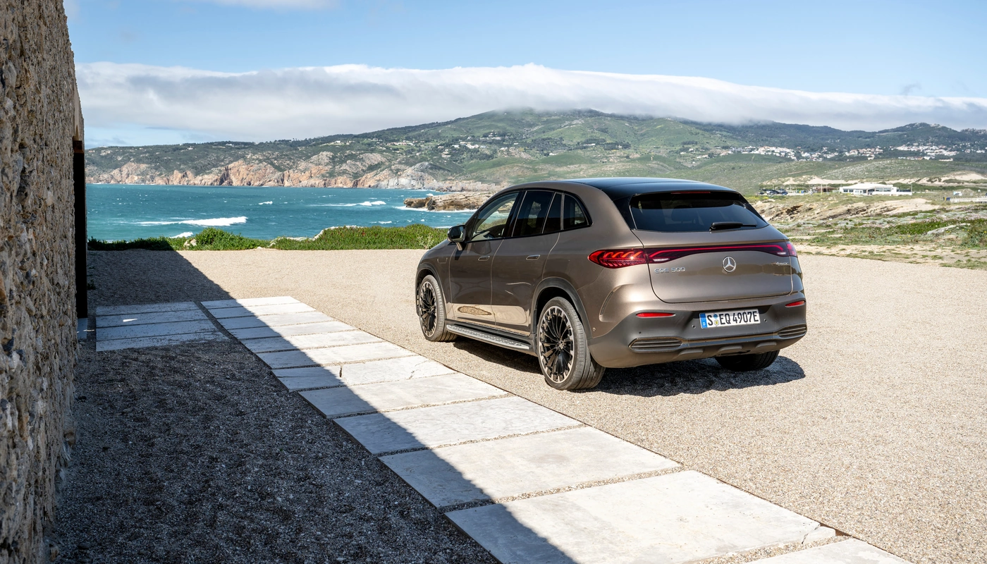 Mercedes Benz Eqe Suv - Contexto Entorno Real Contexto Aparcado Exterior Trasera Derecha