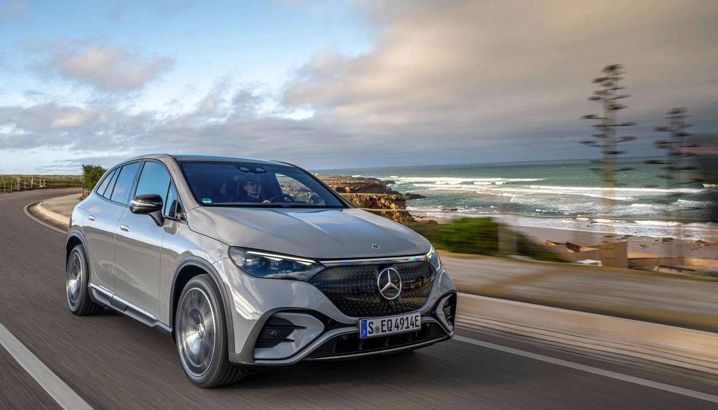 Mercedes Benz Eqe Suv - Contexto Entorno Real Contexto Conduciendo Exterior Frontal Derecha