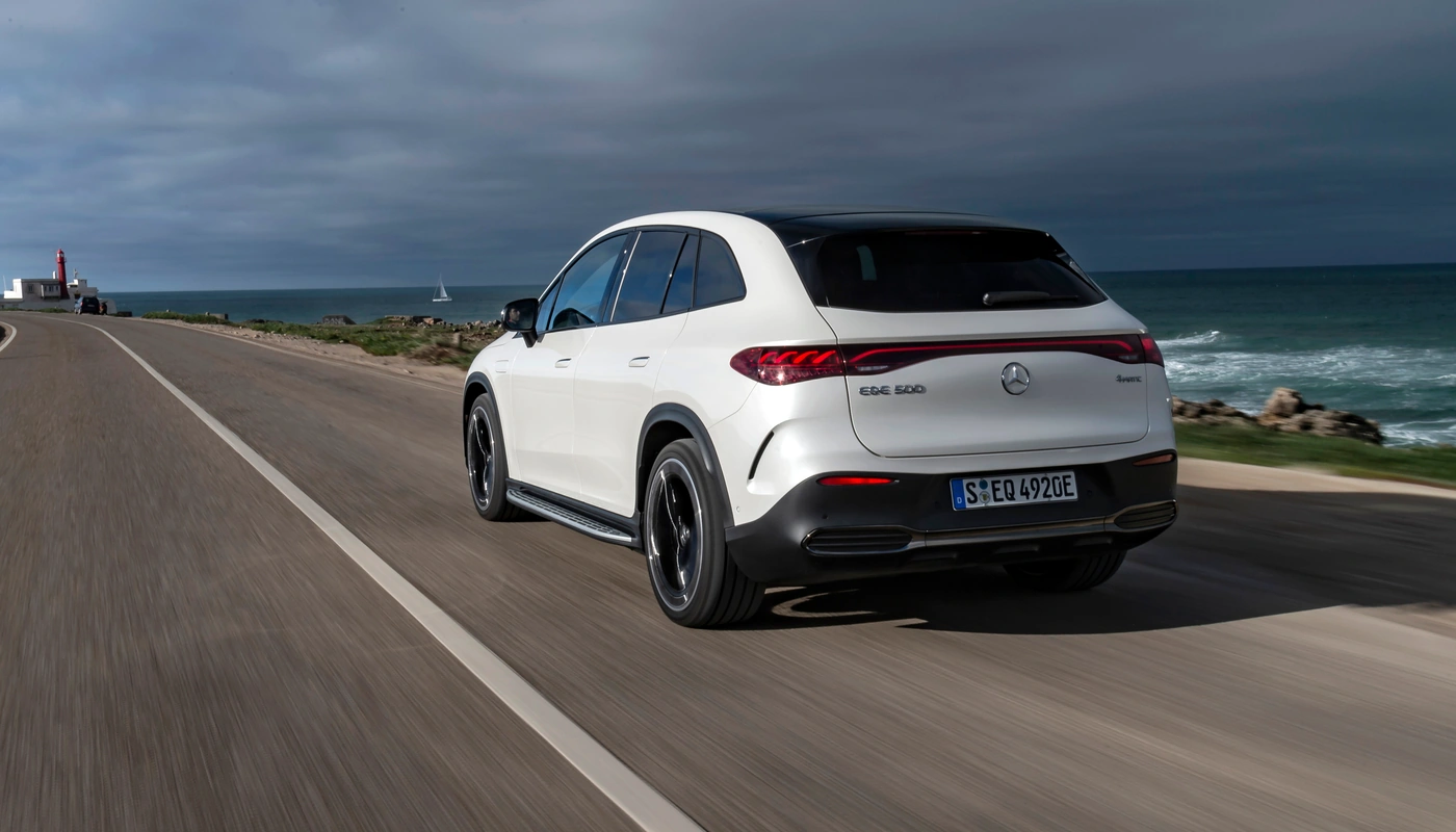 Mercedes Benz Eqe Suv - Contexto Entorno Real Contexto Conduciendo Exterior Trasera Derecha