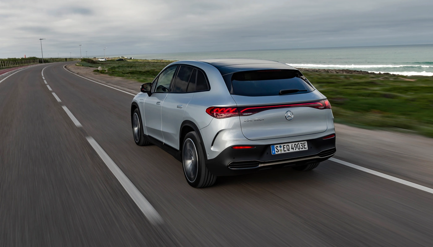 Mercedes Benz Eqe Suv - Contexto Entorno Real Contexto Conduciendo Exterior Trasera Derecha