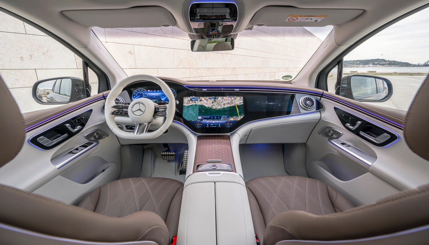 Mercedes Benz Eqe Suv - Interior Salpicadero Interior Asientos Delanteros Interior Pantalla Central Interior Volante