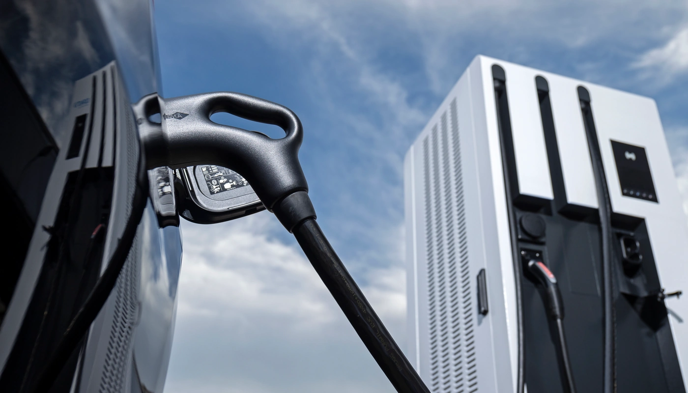 Mercedes Benz Eqs Berlina - Carga Puerto Y Cable